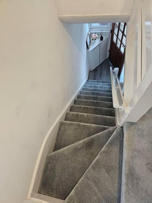 Swankyhome 4 Groups Near M5. Holiday home *